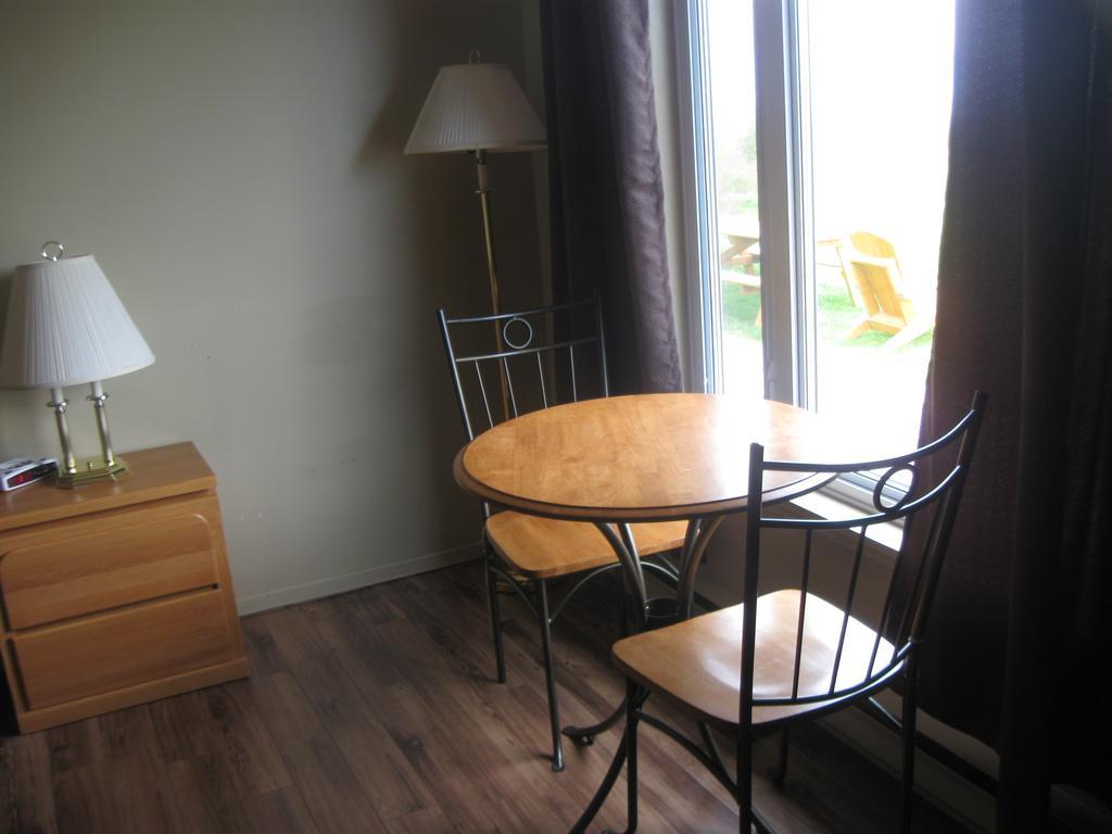 Motel De La Pointe Aux Bouleaux Baie-Sainte-Catherine Eksteriør billede