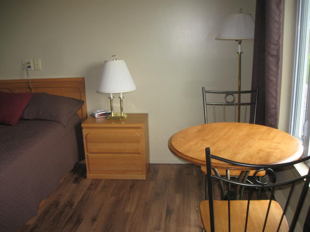 Motel De La Pointe Aux Bouleaux Baie-Sainte-Catherine Eksteriør billede